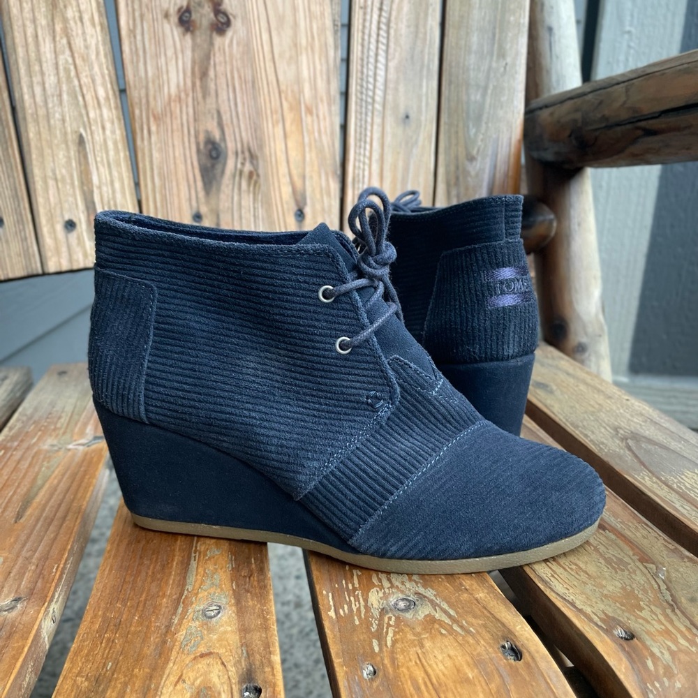 TOMS Desert Wedge Navy Suede Corduroy Bootie Size 8.5